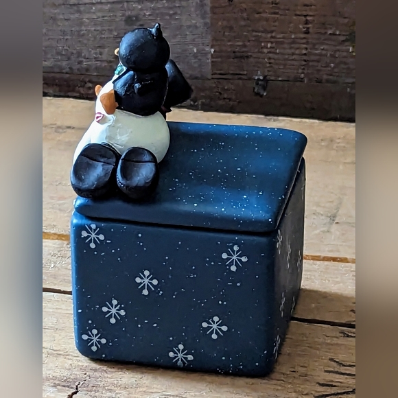 Cute Vintage Snowman Candle With Lid and Snowflake Dangles - Picture 4 of 11